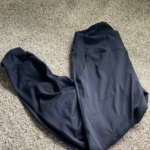 Women’s black yogalicous lux joggers